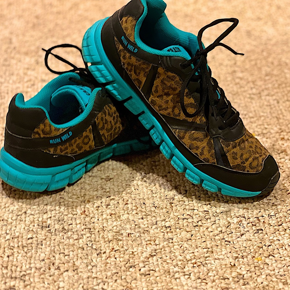 Crazy Train Run Wild Womens Leopard Print Sneakers With Turquoise Trim Size 11